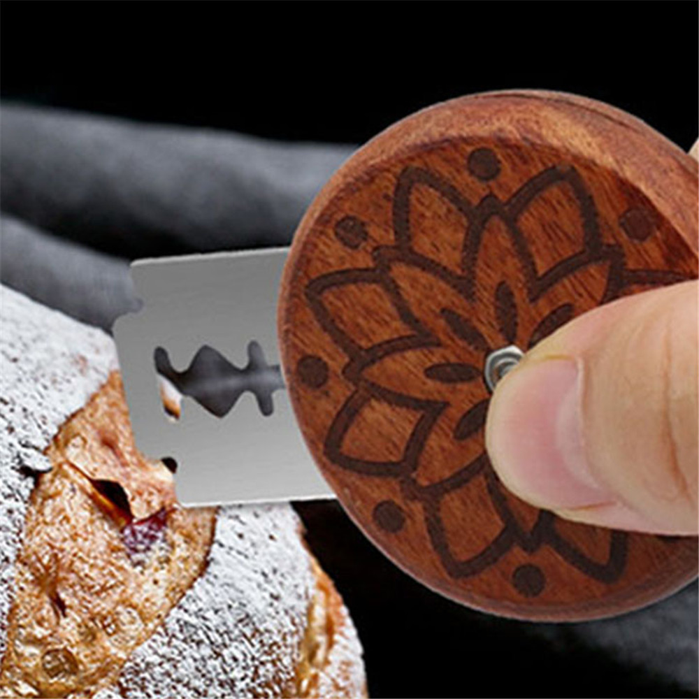Bread Lame Scoring - الخشب جولة الخبز عرجاء سكين مع